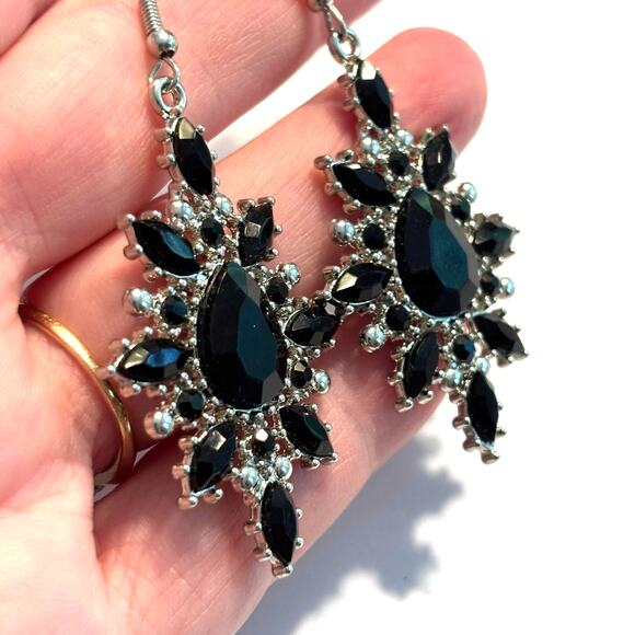 Ornate pierced earrings drop dangle silvertone & black faceted rhinestone drama - Picture 5 of 7